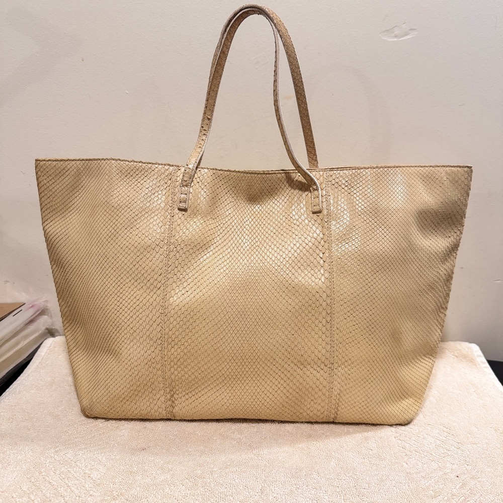 Fendi Women's Beige Snakeskin Oversized Shoulder Tote Bag Made in Italy